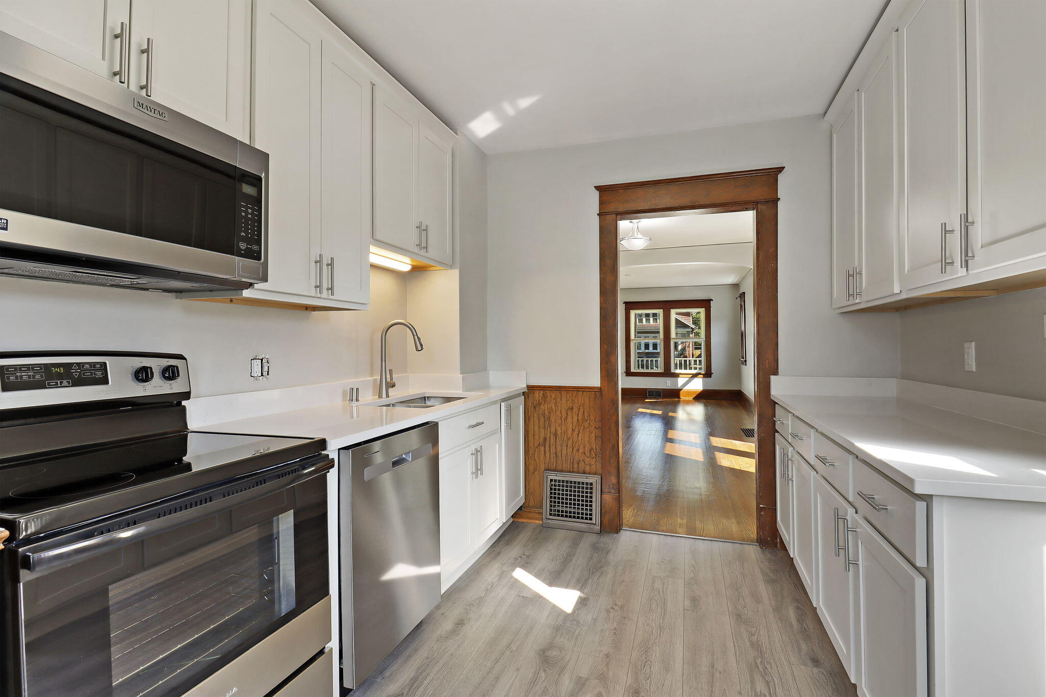 Racine, Wisconsin 53405, United States, 2 Bedrooms Bedrooms, ,1 BathroomBathrooms,Residential,Pending,210946