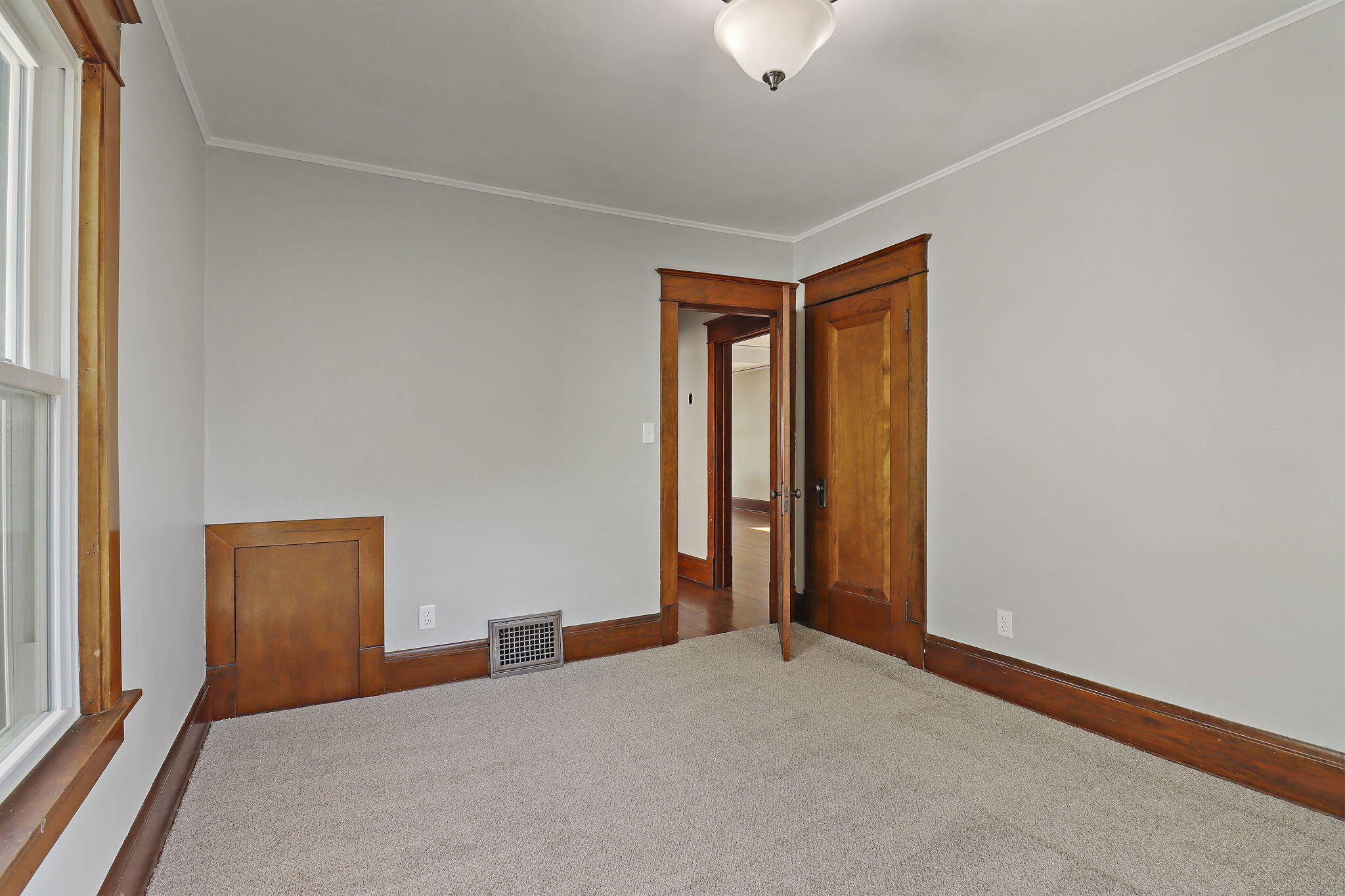 Racine, Wisconsin 53405, United States, 2 Bedrooms Bedrooms, ,1 BathroomBathrooms,Residential,Pending,210946