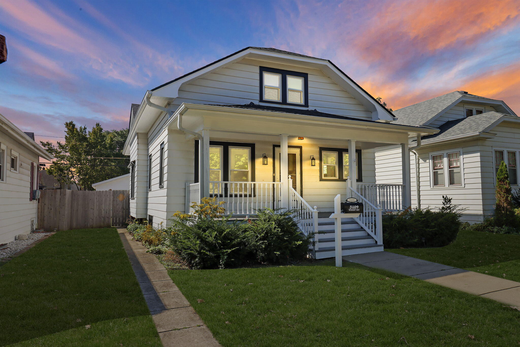 Racine, Wisconsin 53405, United States, 2 Bedrooms Bedrooms, ,1 BathroomBathrooms,Residential,Pending,210946