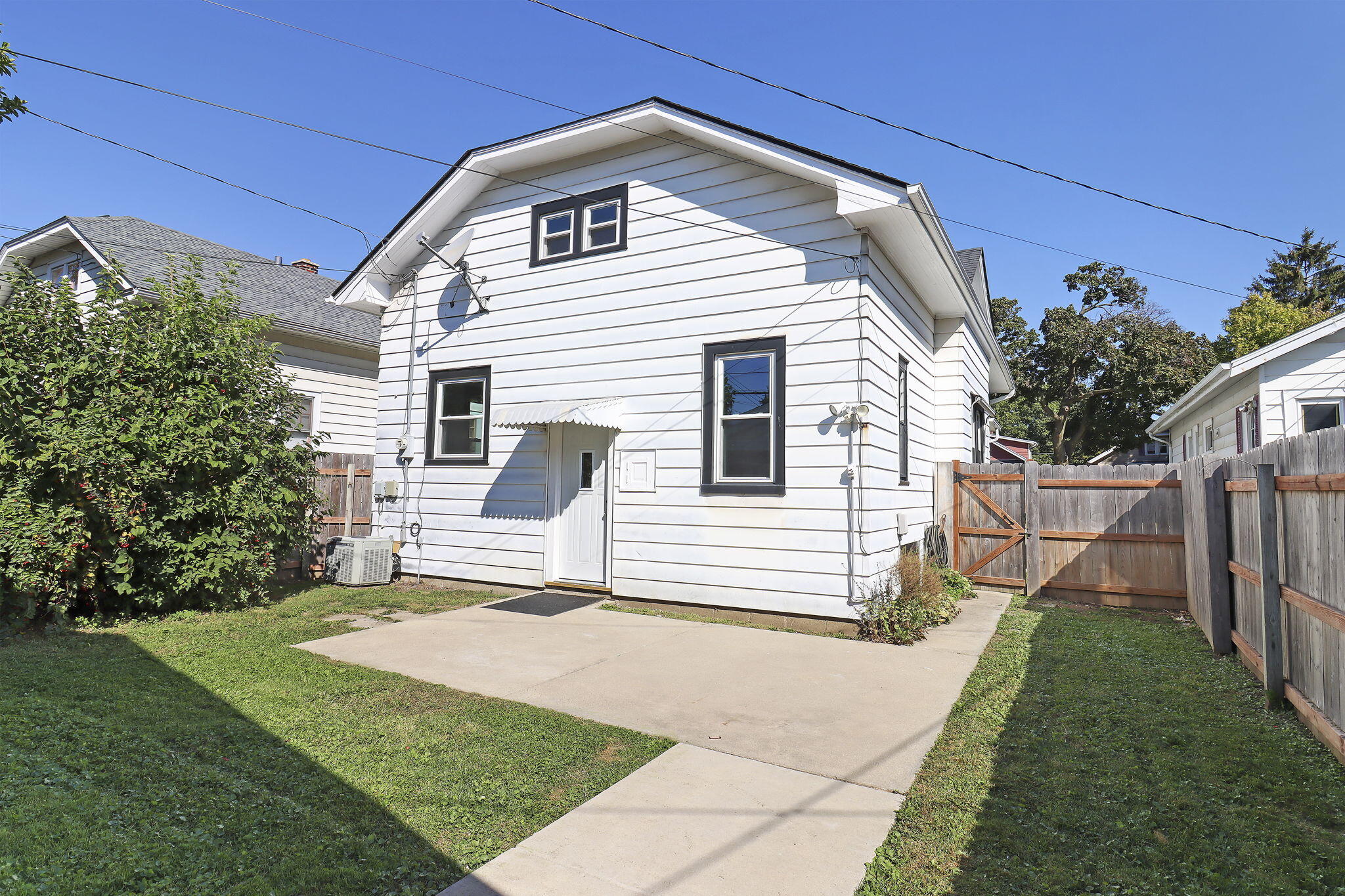 Racine, Wisconsin 53405, United States, 2 Bedrooms Bedrooms, ,1 BathroomBathrooms,Residential,Pending,210946