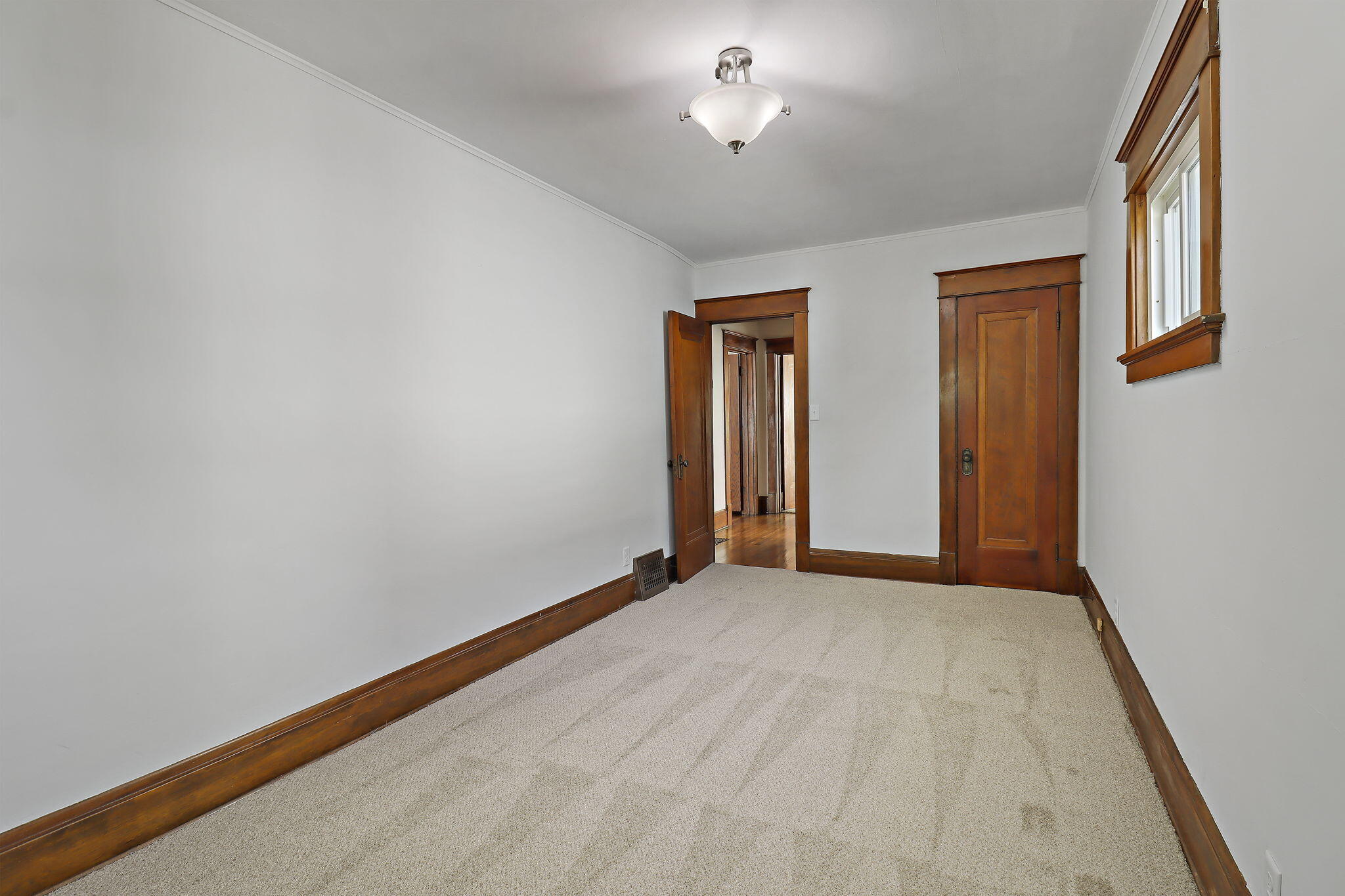 Racine, Wisconsin 53405, United States, 2 Bedrooms Bedrooms, ,1 BathroomBathrooms,Residential,Pending,210946