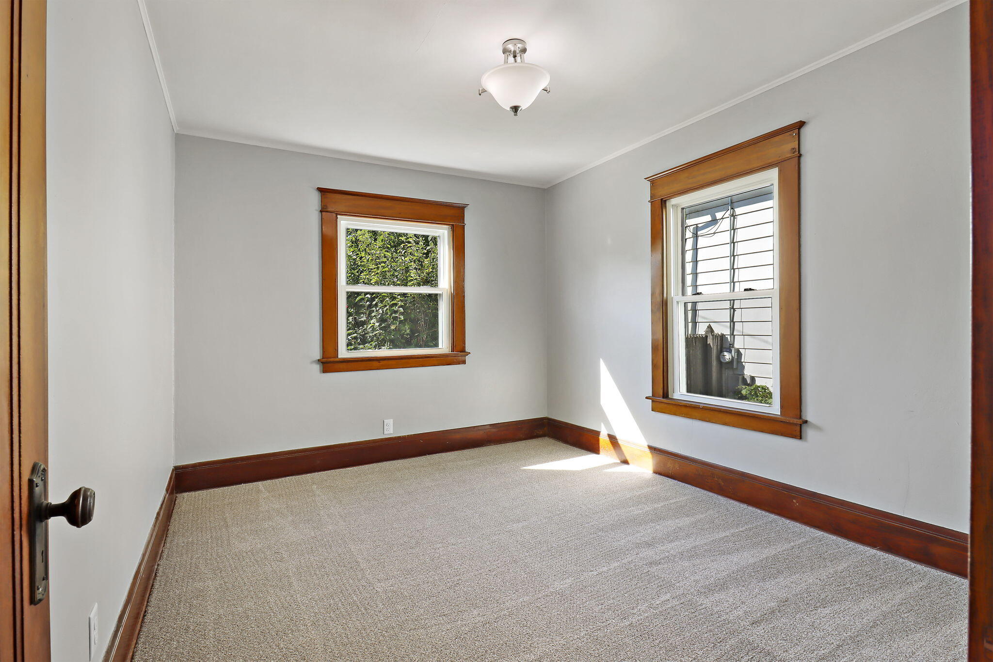 Racine, Wisconsin 53405, United States, 2 Bedrooms Bedrooms, ,1 BathroomBathrooms,Residential,Pending,210946