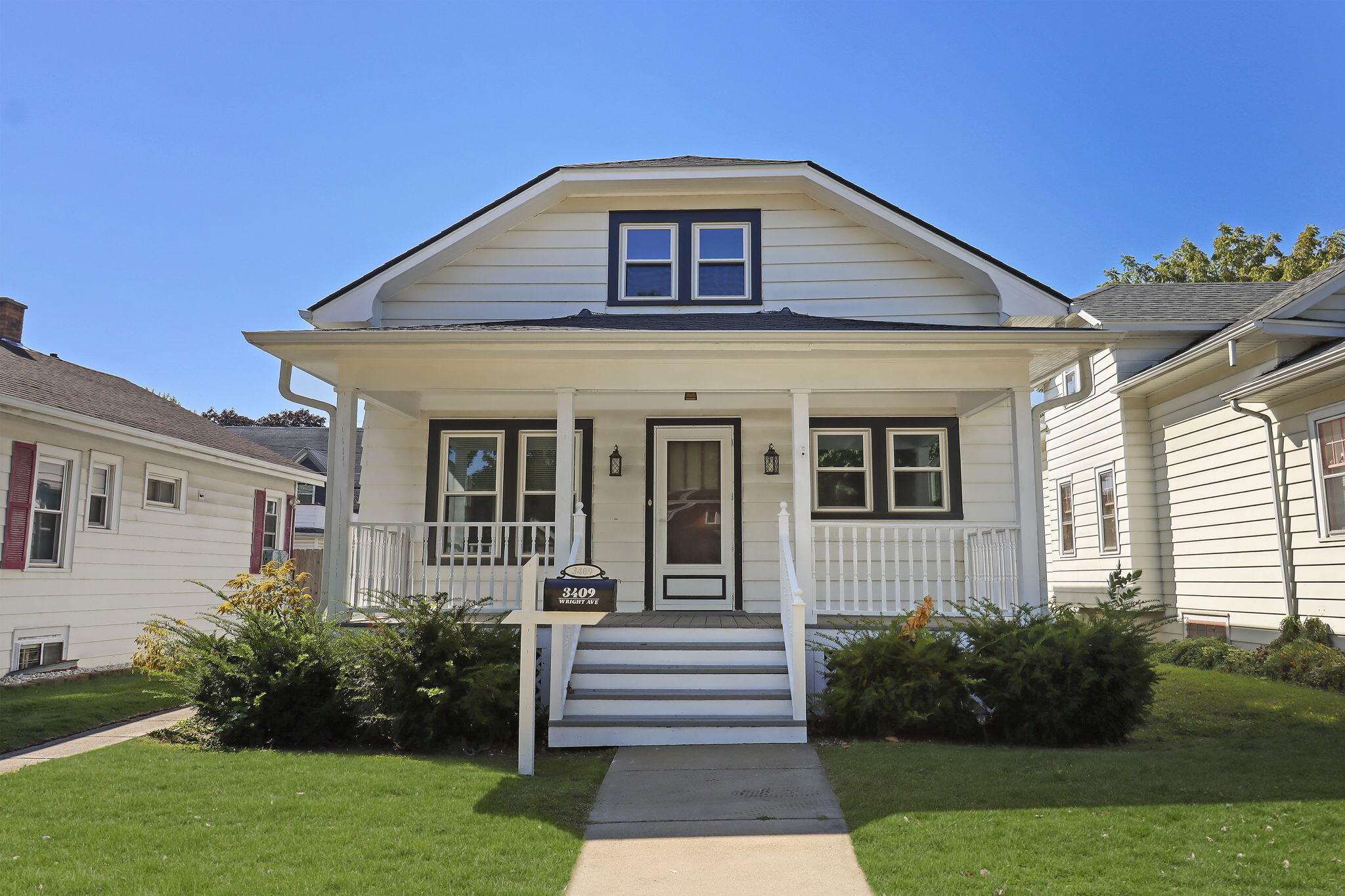 Racine, Wisconsin 53405, United States, 2 Bedrooms Bedrooms, ,1 BathroomBathrooms,Residential,Pending,210946