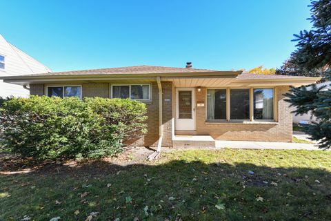 Photo of 4648 S 14th St, Milwaukee, WI 53221 (MLS # 1941622)