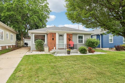 Photo of 1104 Lathrop Ave, Racine, WI 53405 (MLS # 1960820)