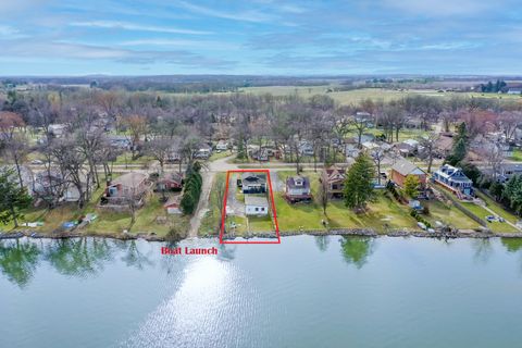 Photo of 2225 Lakeshore Dr, Dover, WI 53139 (MLS # 1958336)