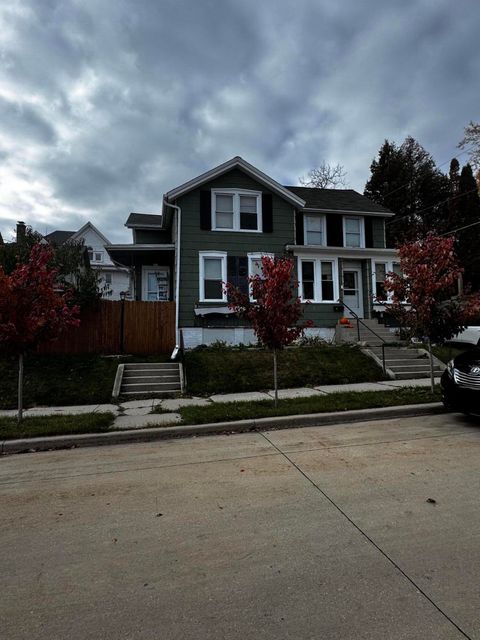 Photo of 812 N 5th St, Sheboygan, WI 53081 (MLS # 1941668)