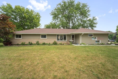 Photo of 4380 N 143rd St, Brookfield, WI 53005 (MLS # 1973831)
