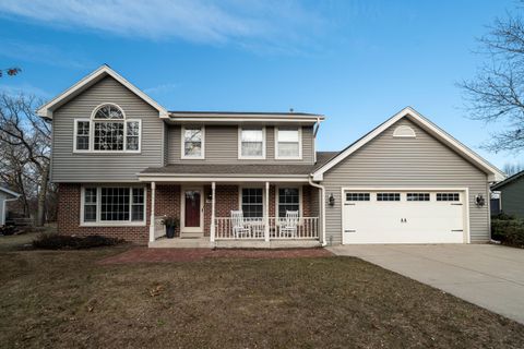 Photo of 8850 W Lake Pointe Cir, Franklin, WI 53132 (MLS # 1951911)