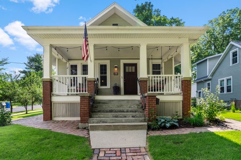 Photo of 811 Harvey Ave, Watertown, WI 53094 (MLS # 1969298)
