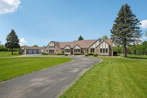 Photo of 7604 Treeview Dr, Caledonia, WI 53108 (MLS # 1963616)
