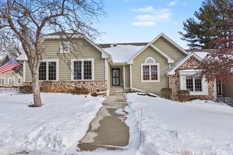 Photo of 215 Endfield Cir, Waukesha, WI 53186 (MLS # 1948771)