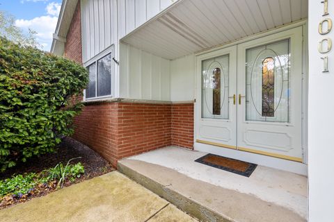 1001 W Fairfield Ct, Glendale, WI 53217 - #: 1920559