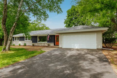 Photo of 15300 Clifford Ct, Brookfield, WI 53005 (MLS # 1924190)