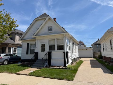 Photo of 2031 Superior St, Racine, WI 53402 (MLS # 1961047)