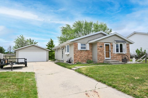 Photo of 1605 Williams Ave, South Milwaukee, WI 53172 (MLS # 1967133)