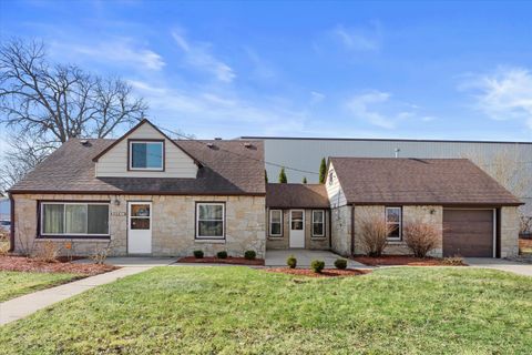 Photo of 2001 W Bender Rd, Glendale, WI 53209 (MLS # 1955854)