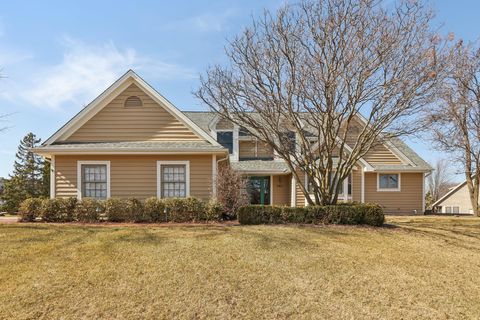 Photo of 9801 S Fox Run, Oak Creek, WI 53154 (MLS # 1910553)