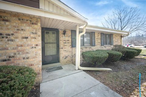 Photo of 9508 W Maple Ct, West Allis, WI 53214 (MLS # 1955584)