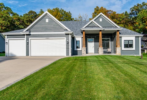Photo of W304N2477 Maple Ave, Delafield, WI 53072 (MLS # 1984510)