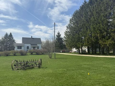 Photo of 461 Horns Corners Rd, Cedarburg, WI 53012 (MLS # 1958906)