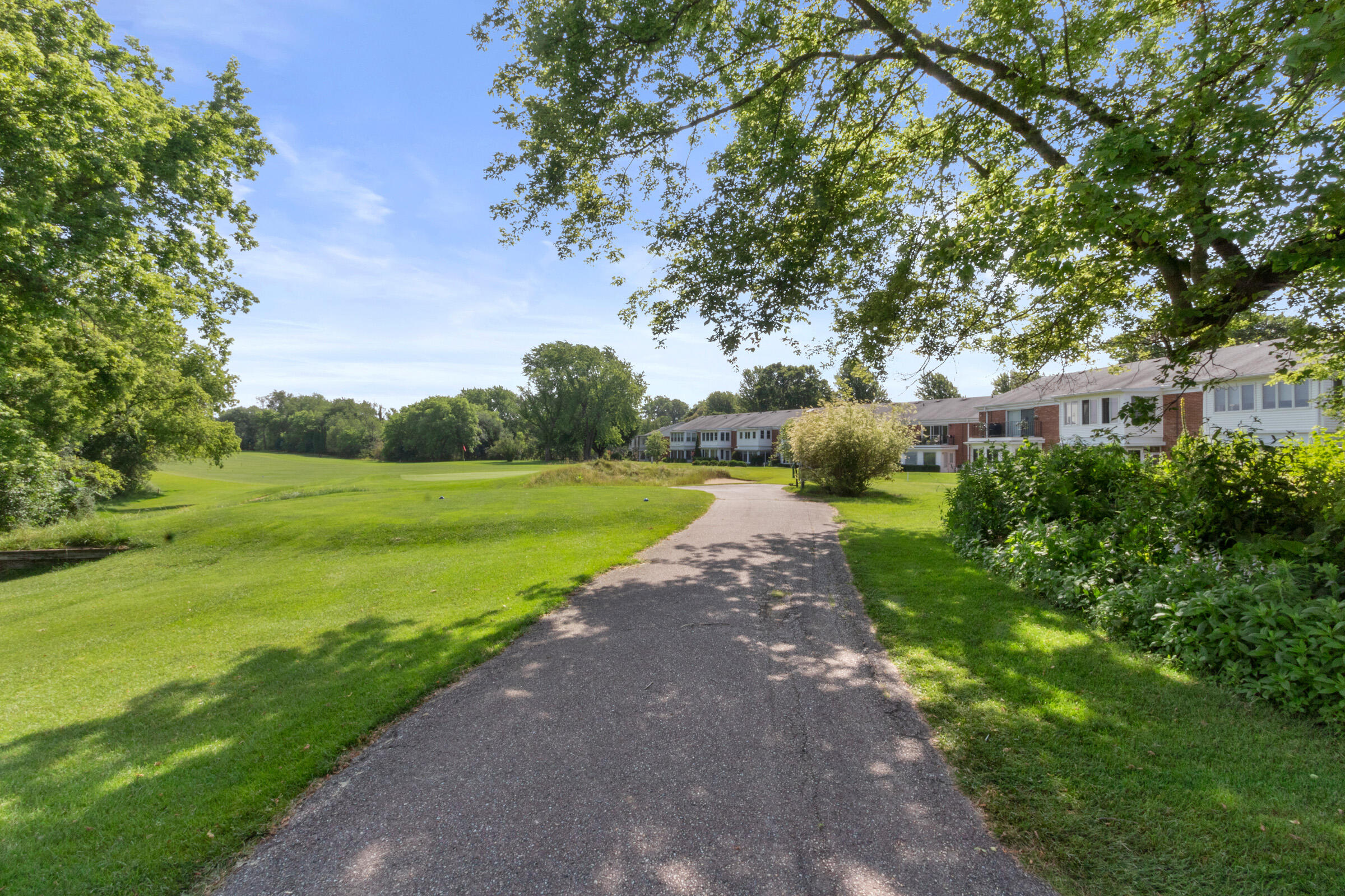 Fontana, Wisconsin 53125, United States, 2 Bedrooms Bedrooms, ,2 BathroomsBathrooms,Residential,Active,177507