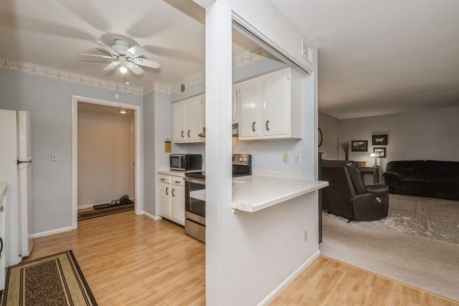 Fontana, Wisconsin 53125, United States, 2 Bedrooms Bedrooms, ,2 BathroomsBathrooms,Residential,Active,177507