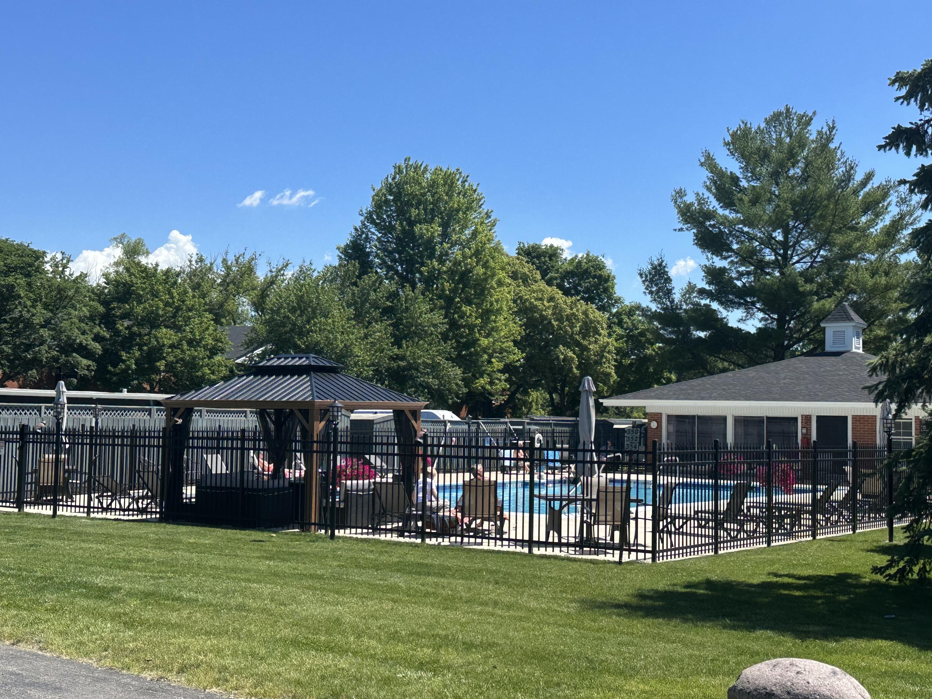 Fontana, Wisconsin 53125, United States, 2 Bedrooms Bedrooms, ,2 BathroomsBathrooms,Residential,Active,177507