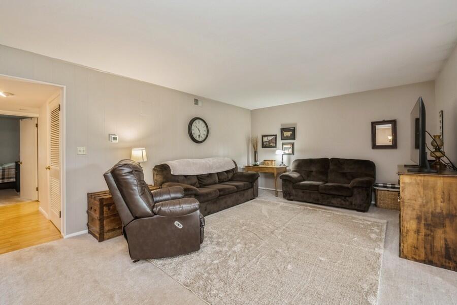 Fontana, Wisconsin 53125, United States, 2 Bedrooms Bedrooms, ,2 BathroomsBathrooms,Residential,Active,177507