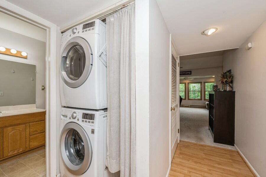 Fontana, Wisconsin 53125, United States, 2 Bedrooms Bedrooms, ,2 BathroomsBathrooms,Residential,Active,177507