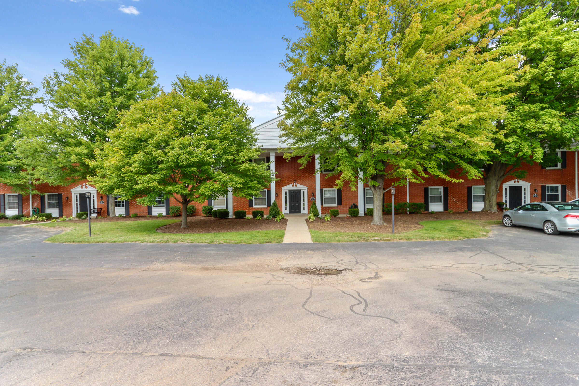 Fontana, Wisconsin 53125, United States, 2 Bedrooms Bedrooms, ,2 BathroomsBathrooms,Residential,Active,177507