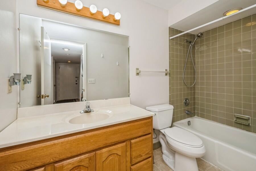 Fontana, Wisconsin 53125, United States, 2 Bedrooms Bedrooms, ,2 BathroomsBathrooms,Residential,Active,177507