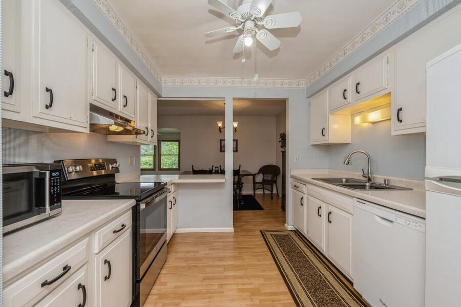 Fontana, Wisconsin 53125, United States, 2 Bedrooms Bedrooms, ,2 BathroomsBathrooms,Residential,Active,177507