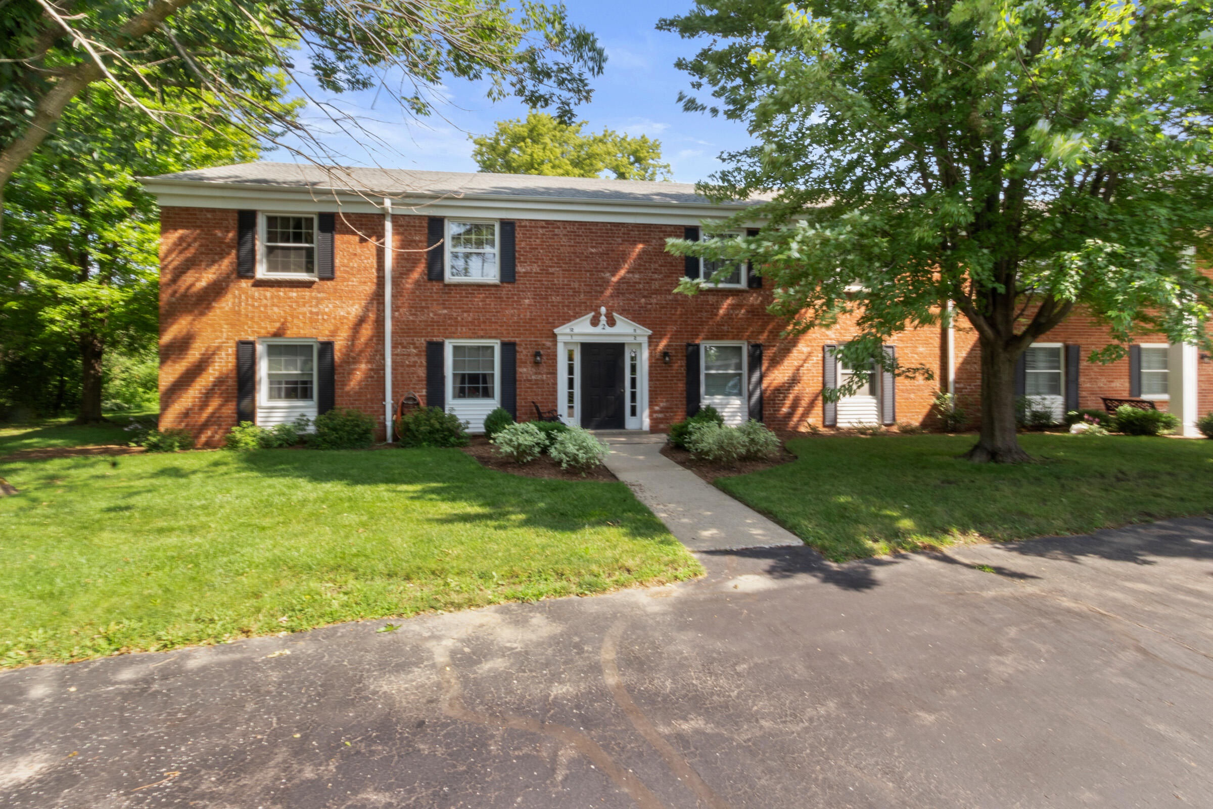 Fontana, Wisconsin 53125, United States, 2 Bedrooms Bedrooms, ,2 BathroomsBathrooms,Residential,Active,177507