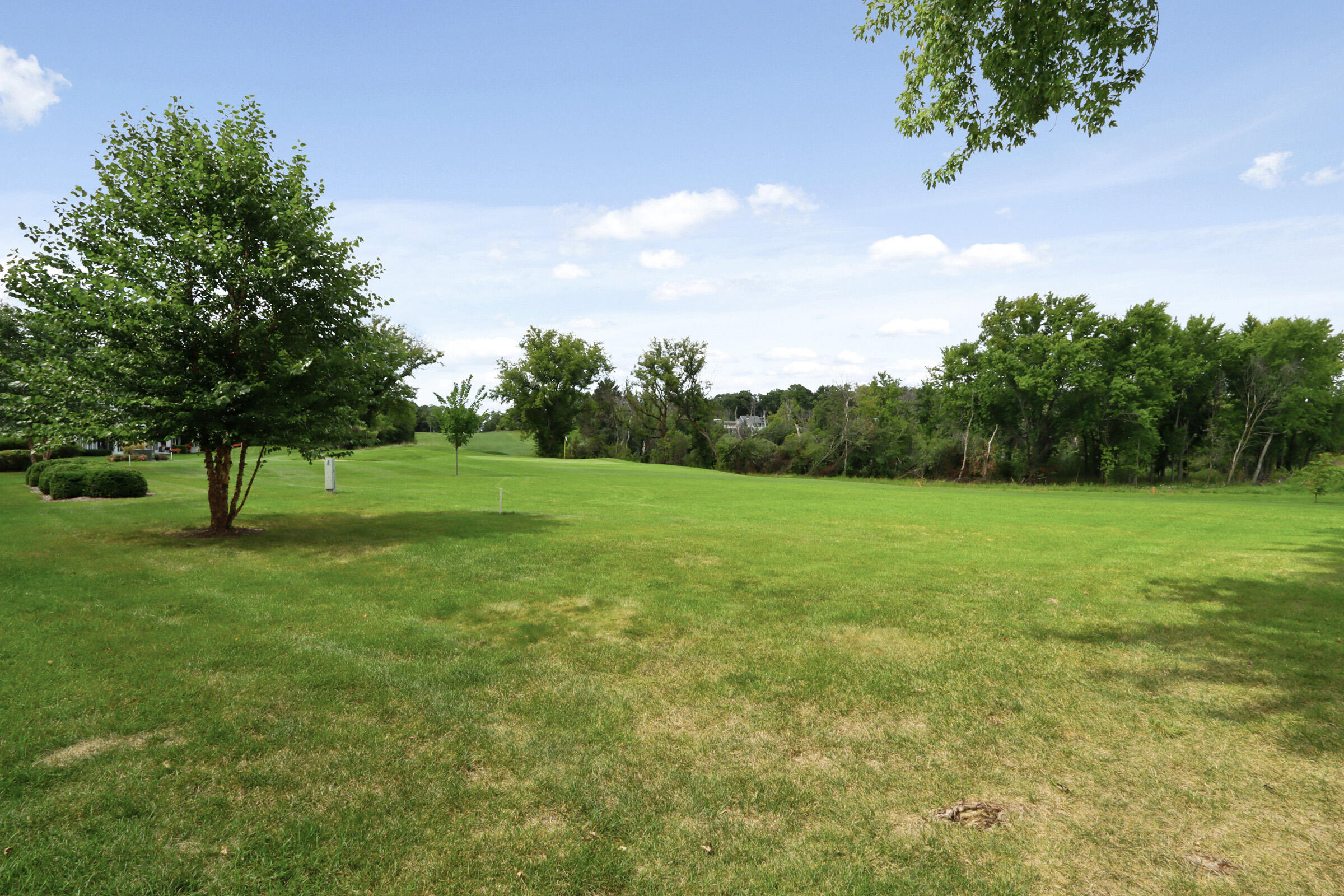 Fontana, Wisconsin 53125, United States, 2 Bedrooms Bedrooms, ,2 BathroomsBathrooms,Residential,Active,177507