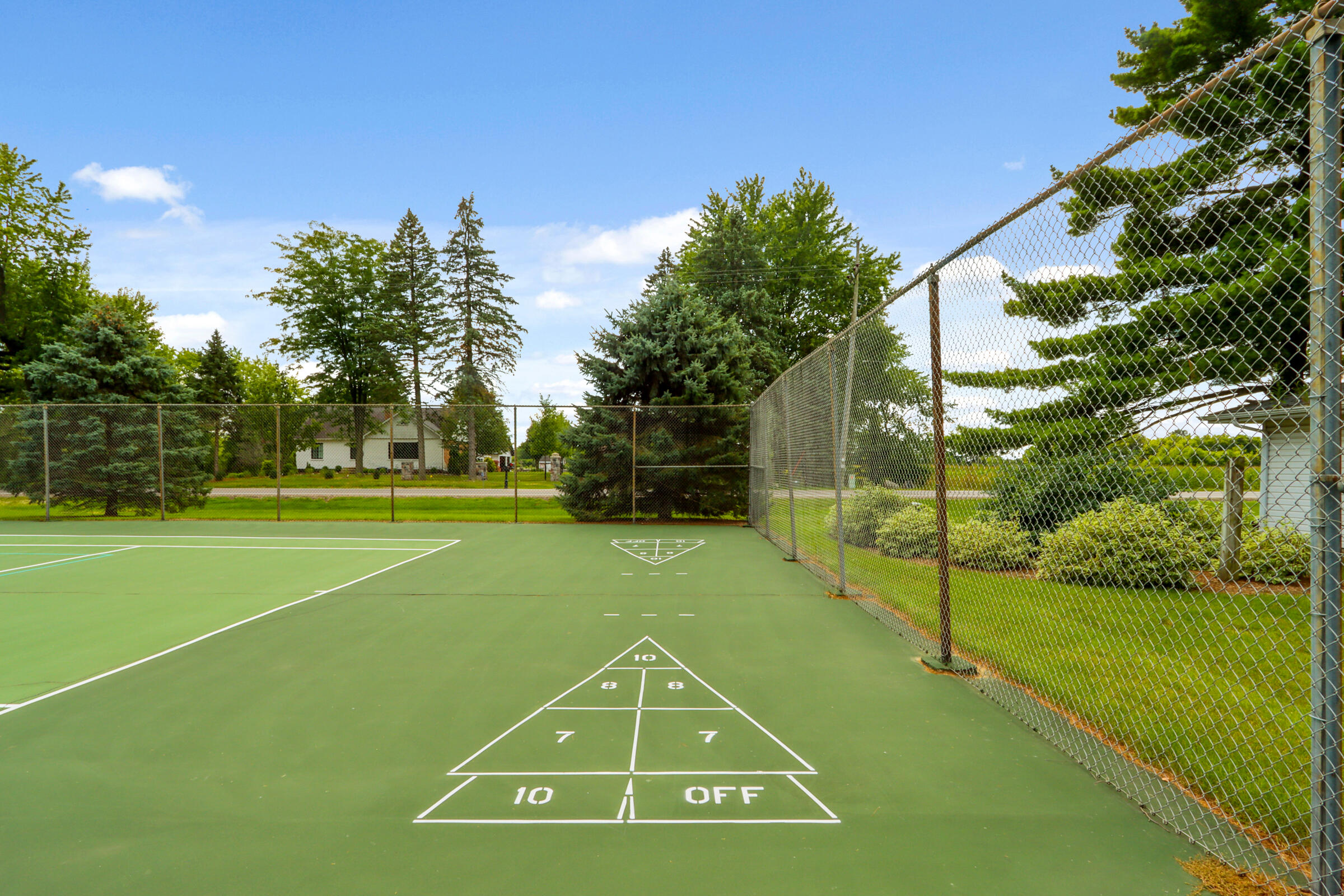 Fontana, Wisconsin 53125, United States, 2 Bedrooms Bedrooms, ,2 BathroomsBathrooms,Residential,Active,177507