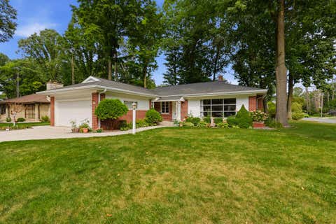 Photo of 1403 Gunnell Ln, Manitowoc, WI 54220 (MLS # 1977402)