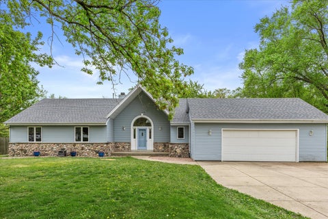 Photo of 2931 W Franklin Ter, Franklin, WI 53132 (MLS # 1963326)