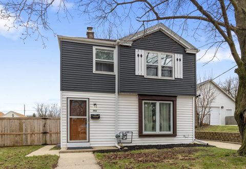 Photo of 1913 E Eden Pl, Saint Francis, WI 53235 (MLS # 1959543)