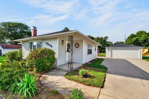 Photo of 3508 E Oakwood Rd, Oak Creek, WI 53154 (MLS # 1979397)
