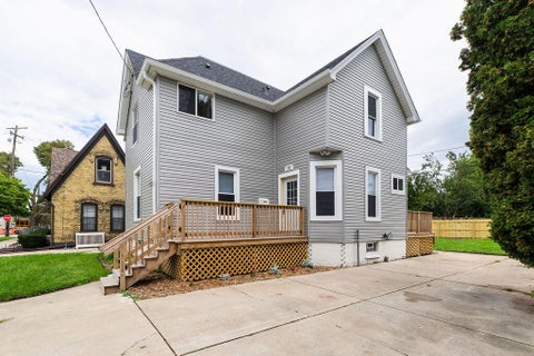 Photo of 1721 Saint Clair St, Racine, WI 53402 (MLS # 1981201)