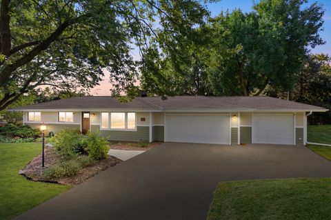 Photo of 21525 Belgren Rd, Brookfield, WI 53186 (MLS # 1939162)