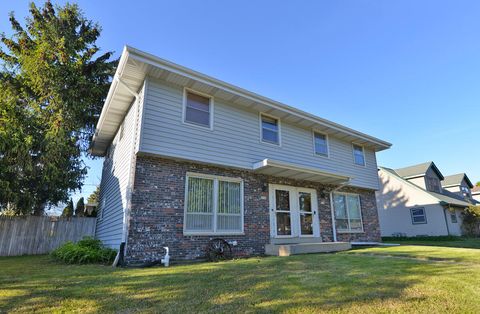 Photo of 8732 Westbrook Dr, Sturtevant, WI 53177 (MLS # 1962684)
