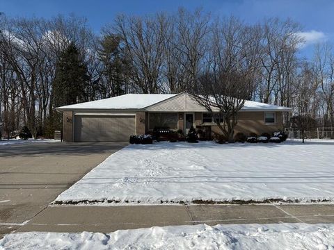 Photo of 928 N 40th St, Manitowoc, WI 54220 (MLS # 1948518)