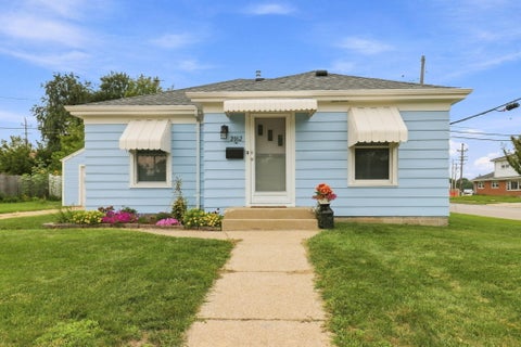 Photo of 2062 Shoop St, Racine, WI 53404 (MLS # 1979164)