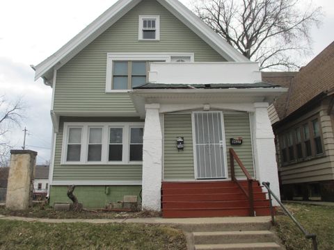 Photo of 1425 W Burleigh St, Milwaukee, WI 53206 (MLS # 1957634)