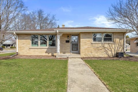 Photo of 2424 24th St, Kenosha, WI 53140 (MLS # 1955451)