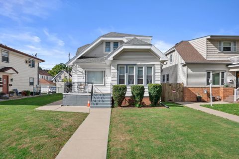 Photo of 921 S 76th St, West Allis, WI 53214 (MLS # 1939124)