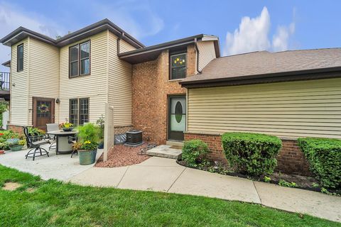 Photo of 8127 S Legend Dr, Franklin, WI 53132 (MLS # 1926584)