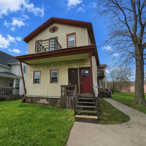 Photo of 927 Marquette St, Racine, WI 53404 (MLS # 1955936)